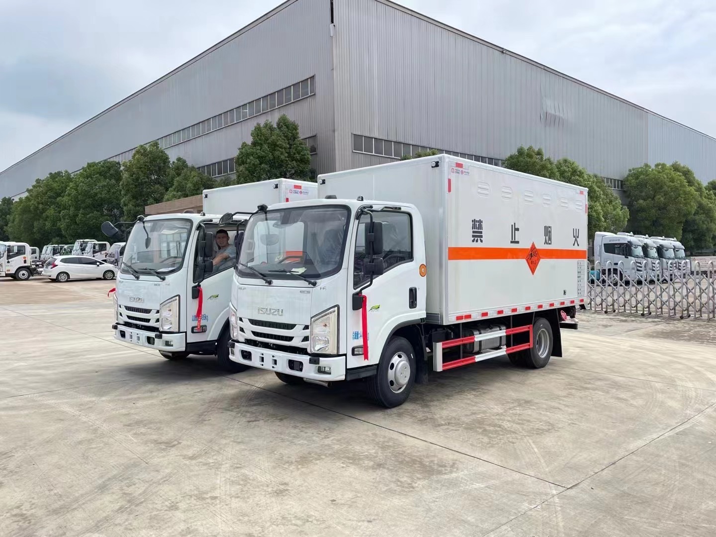 五十鈴藍牌4.15米爆破器材運輸車