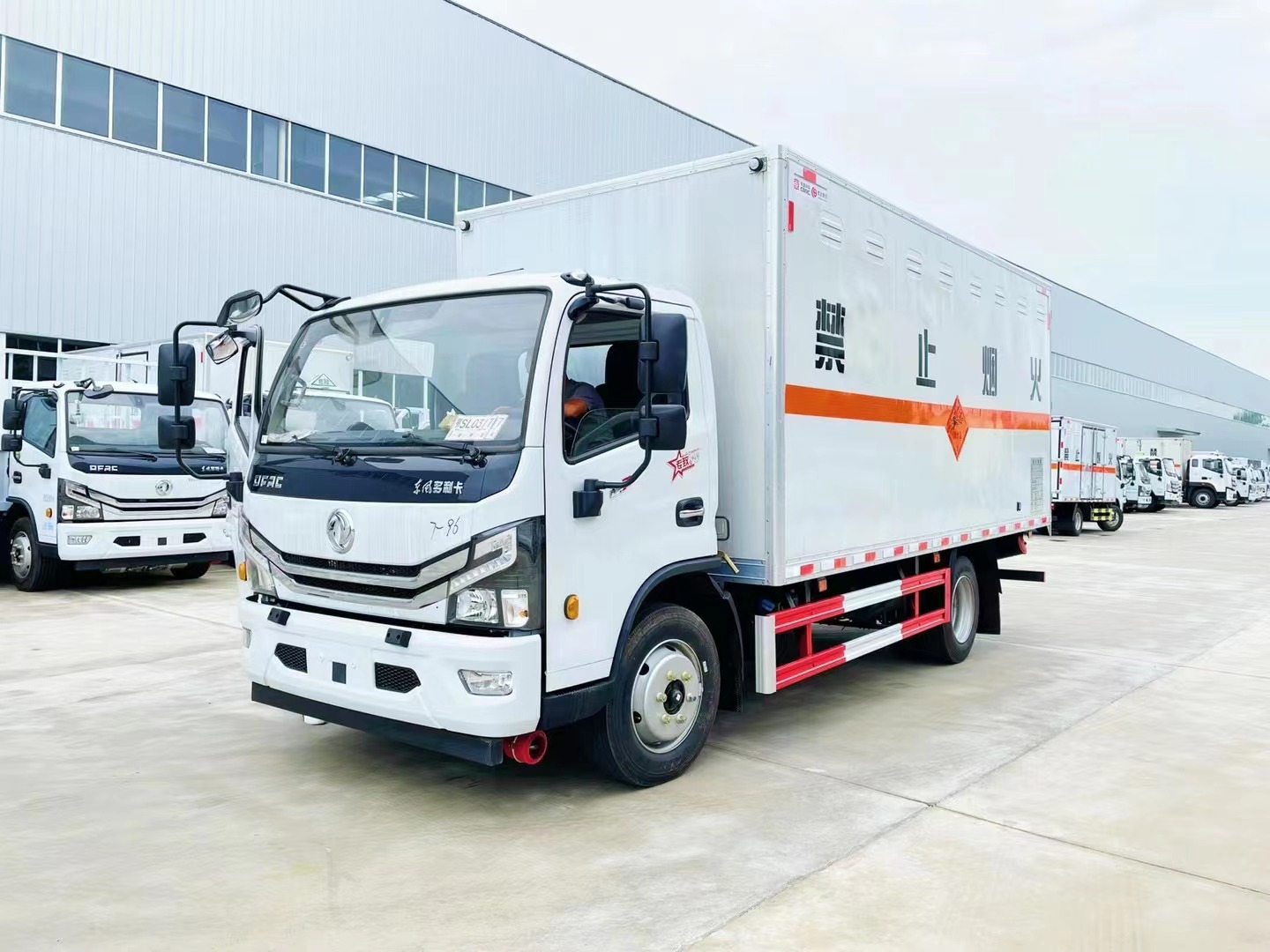 東風多利卡7噸民爆車