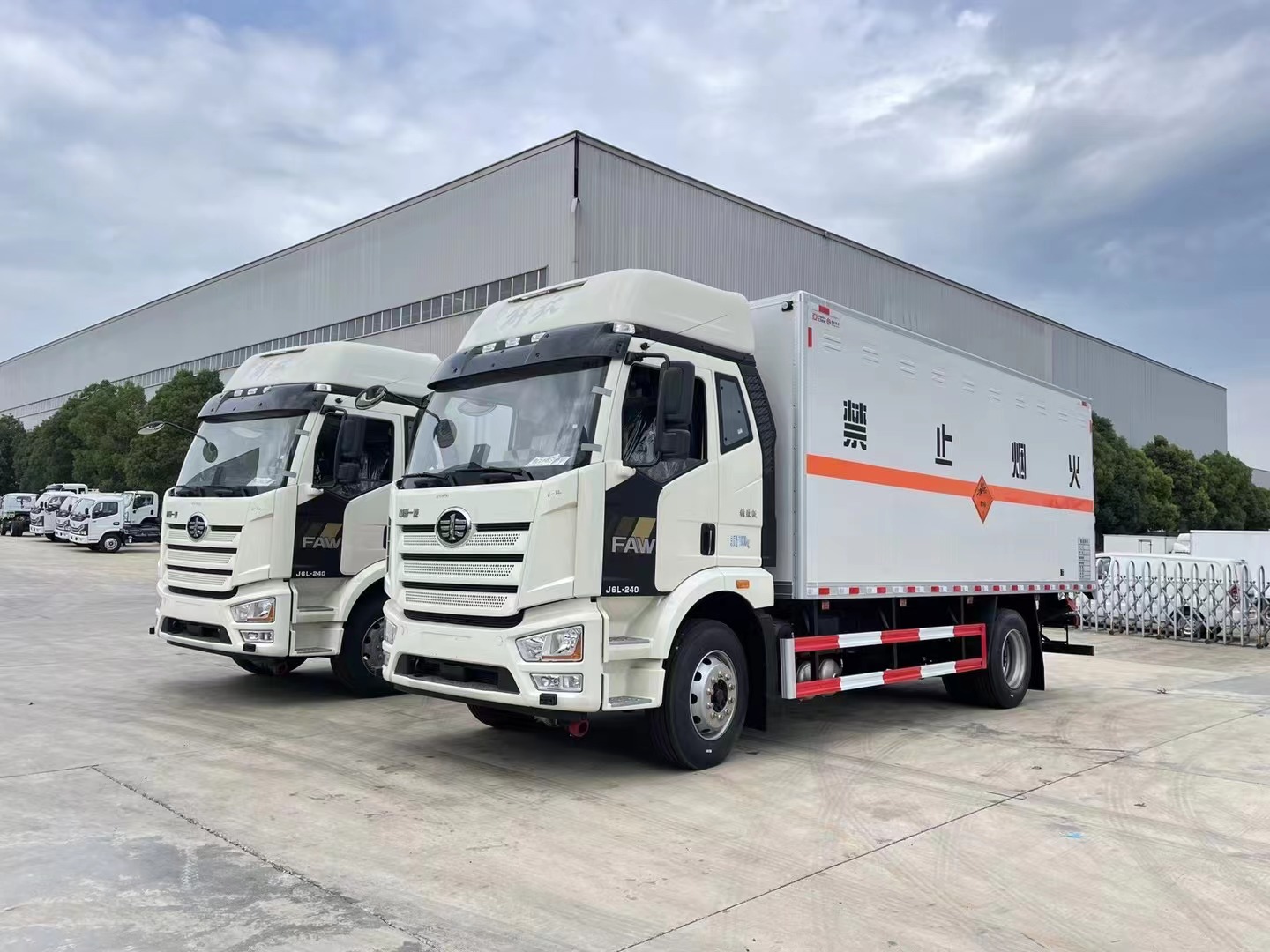 解放7.6米爆破器材運(yùn)輸車