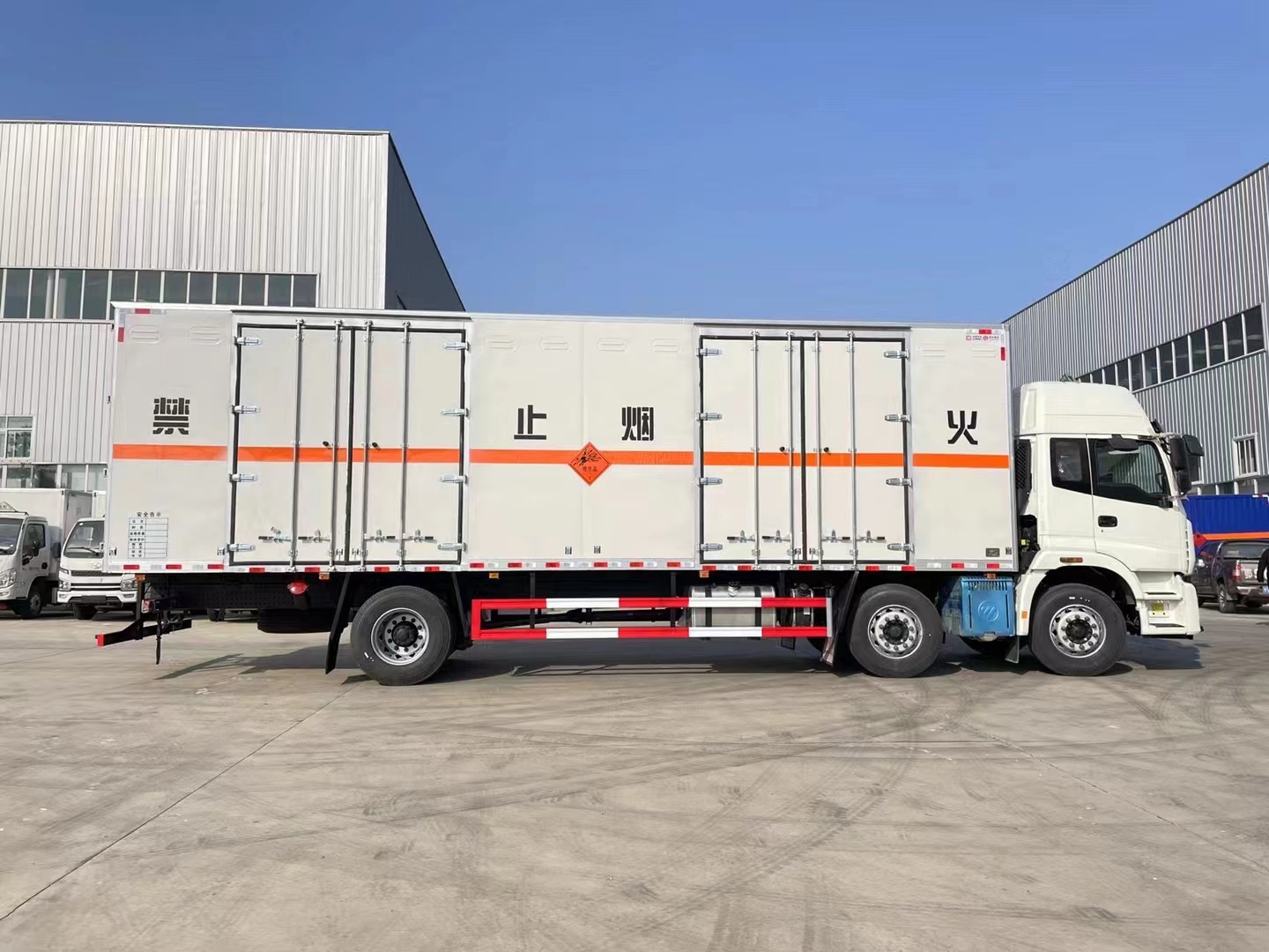 福田歐曼9.6米煙花爆竹運輸車