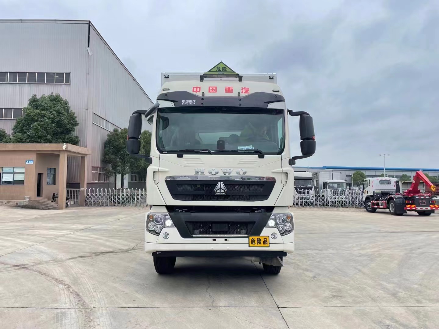 重汽豪沃9.6米煙花炮竹運輸車