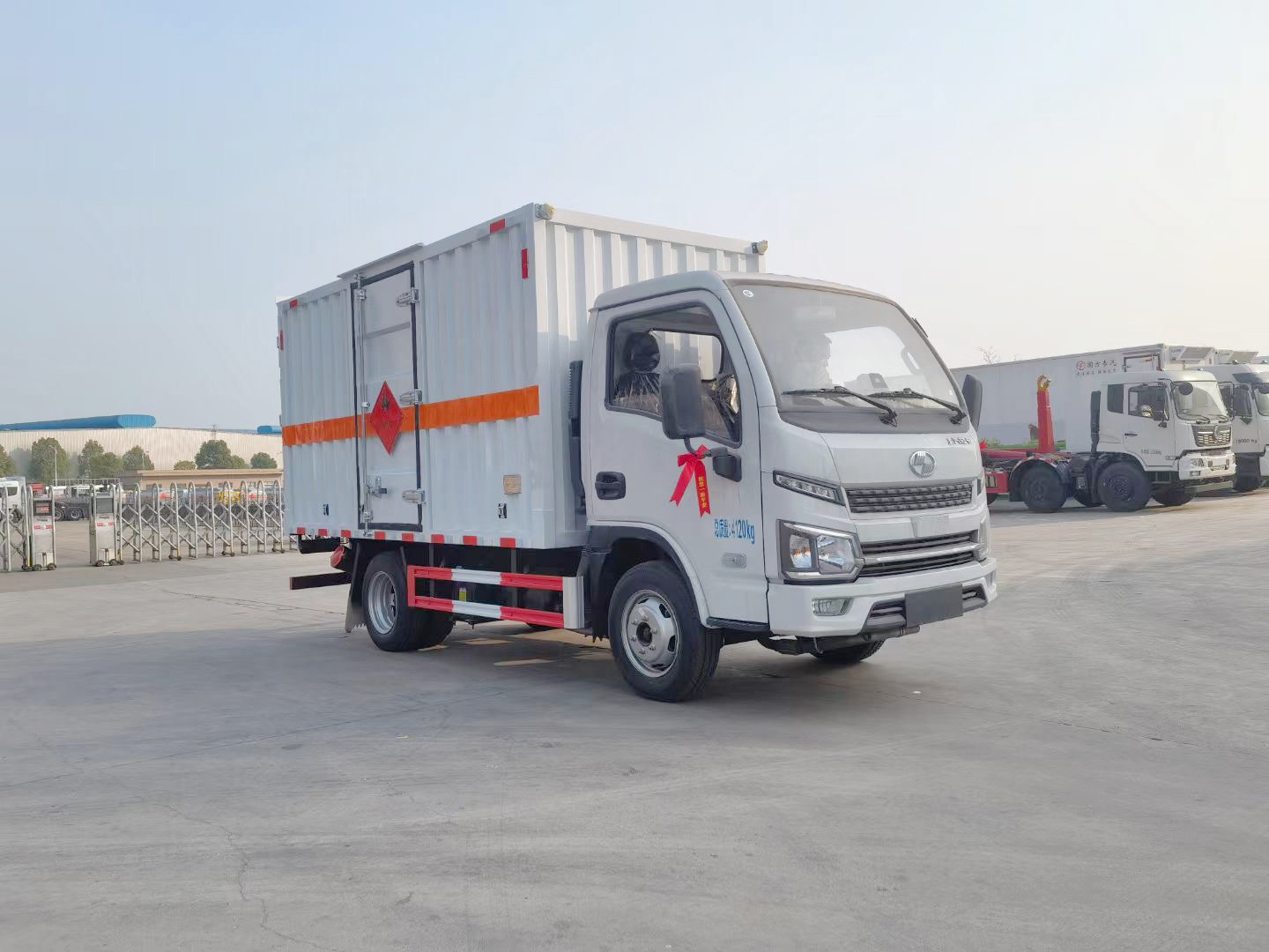 躍進S80柴油版3.4米易燃氣體廂式運輸車