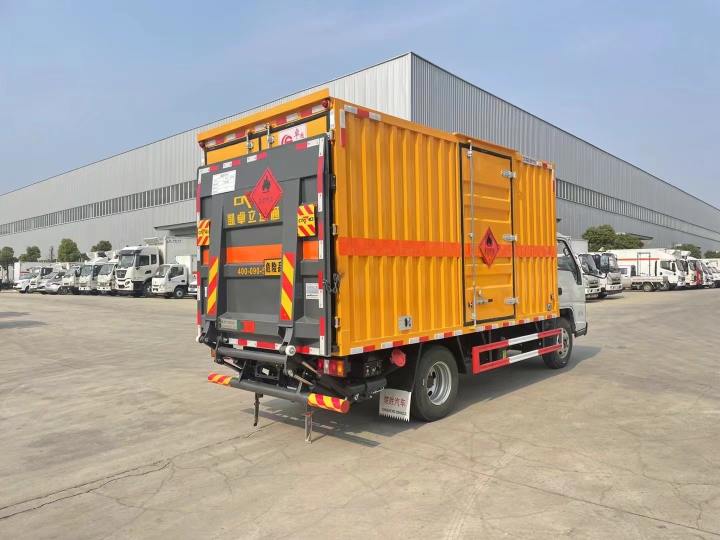 江鈴順達藍牌4.2米易燃氣體廂式運輸車