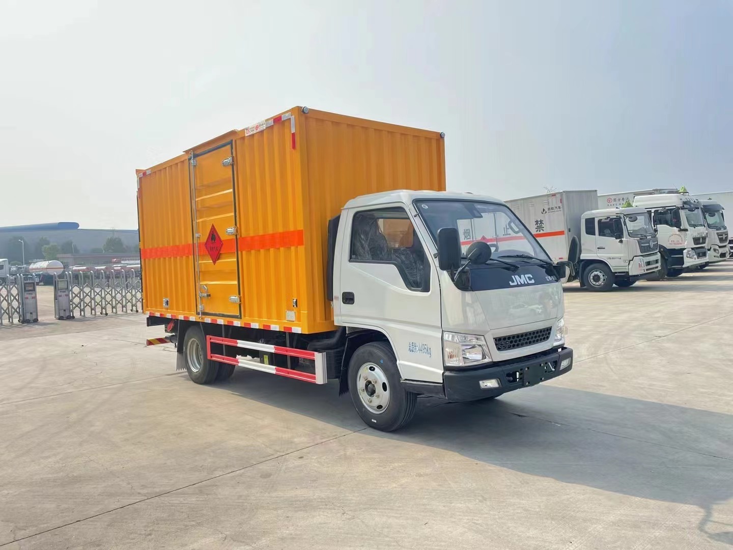 江鈴順達藍牌4.2米易燃氣體廂式運輸車