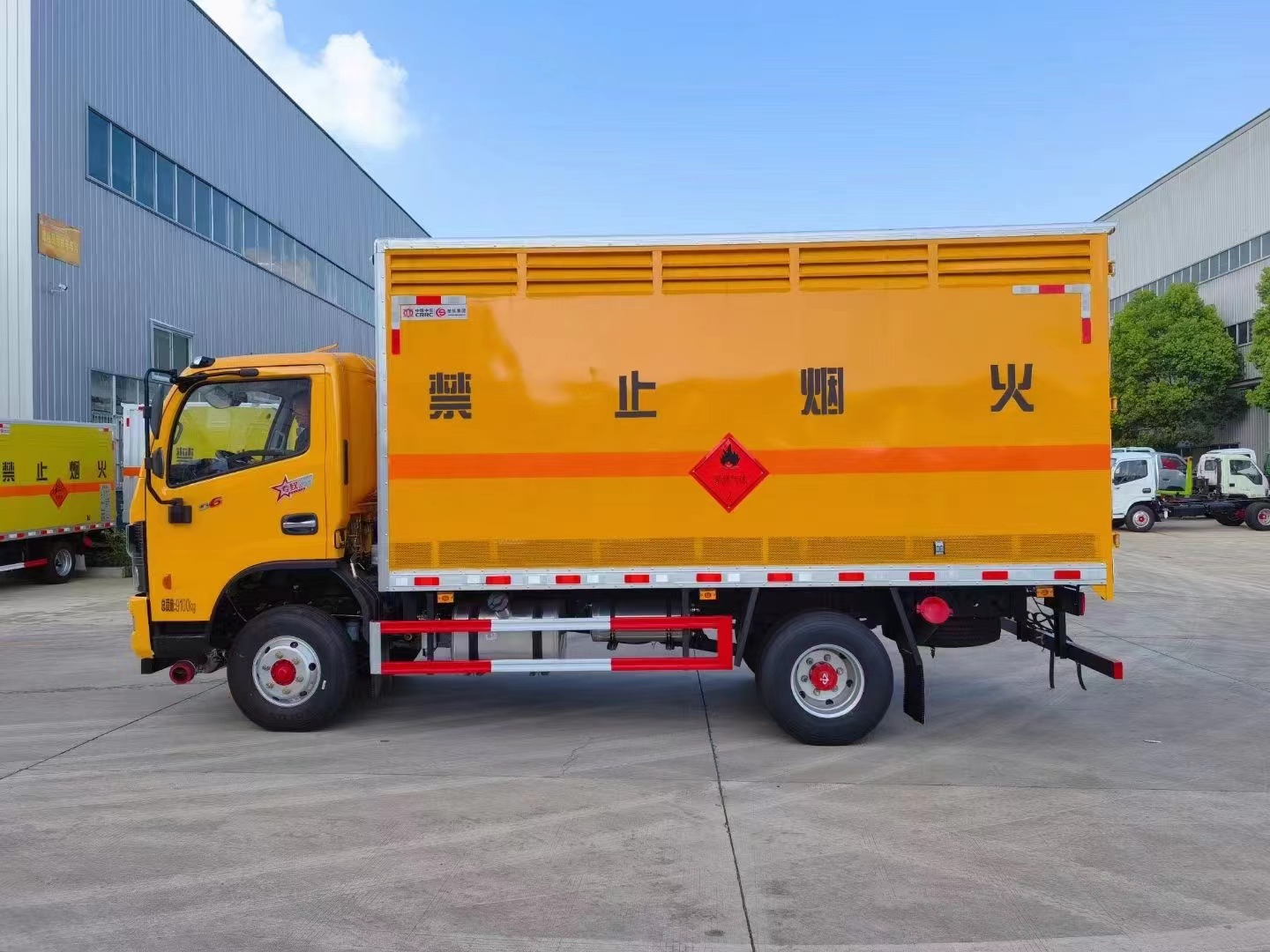 東風多利卡4.3米氣體廂式車