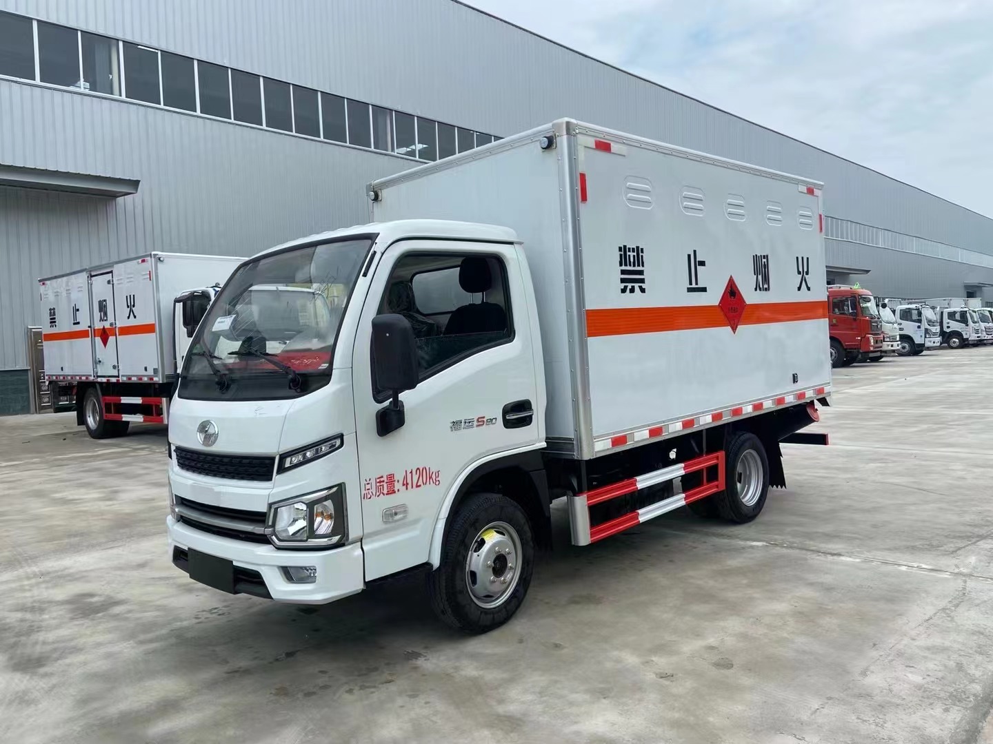 躍進柴油版3.4米甲醇運輸車