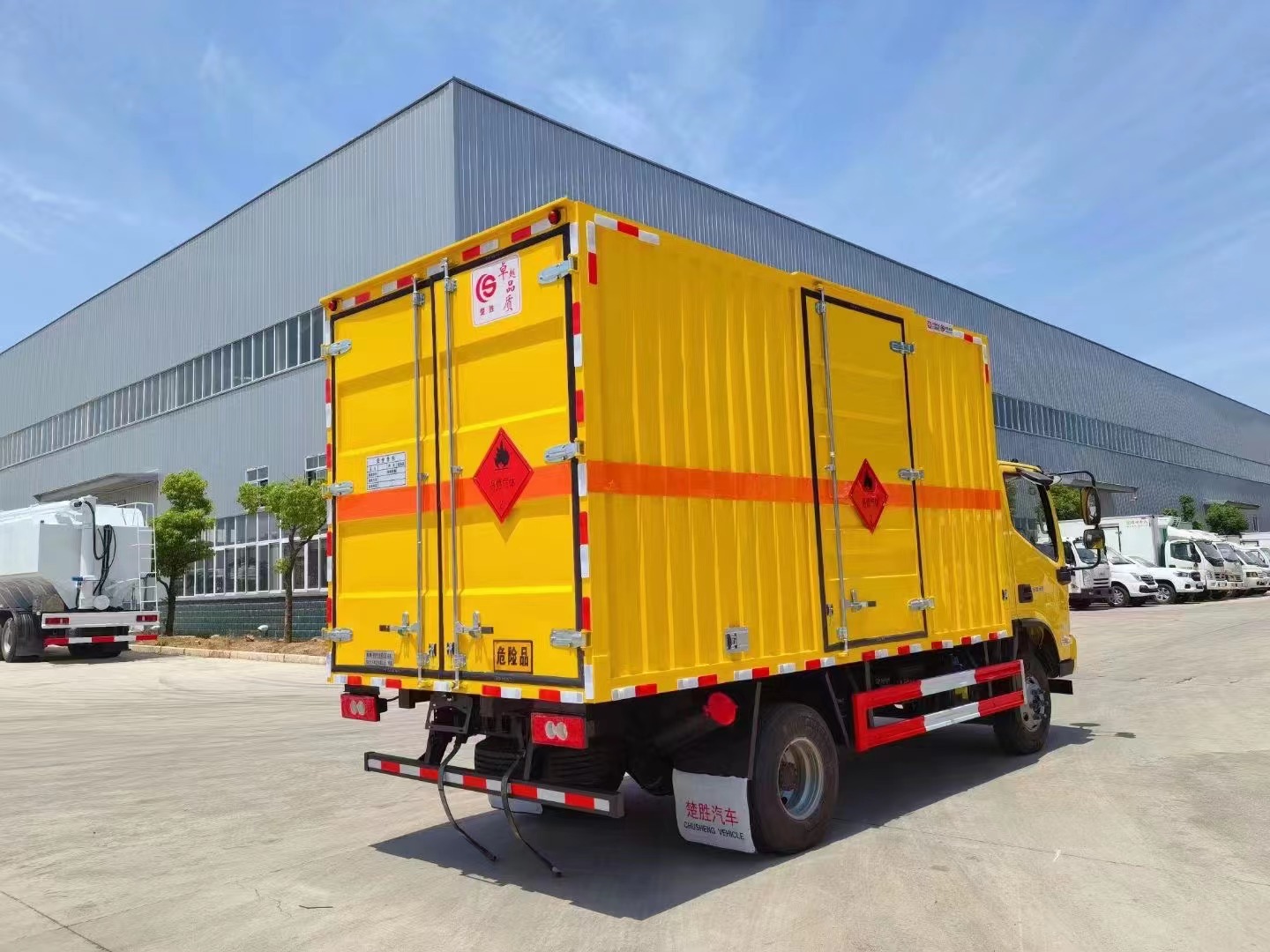 福田歐馬可（4.1米）4.5噸易燃液體廂式運輸車