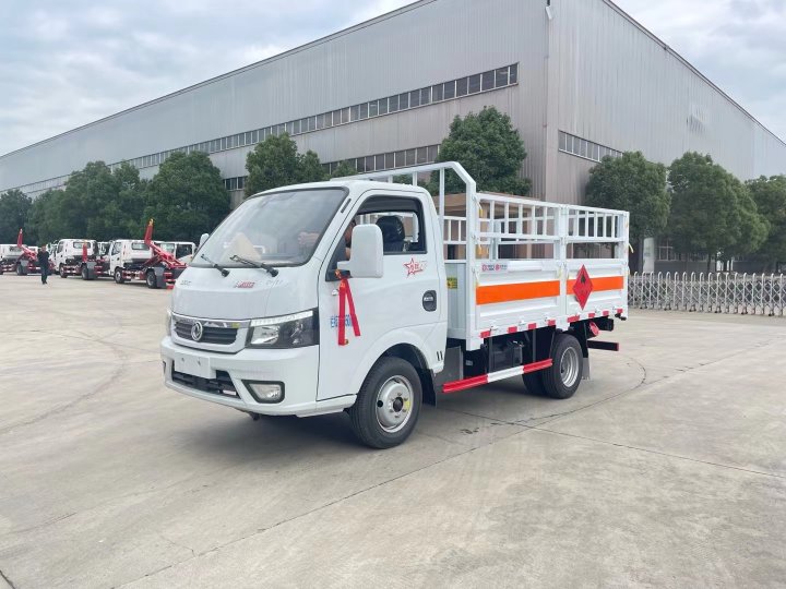 東風(fēng)途逸柴油版3.8米氣瓶運(yùn)輸車