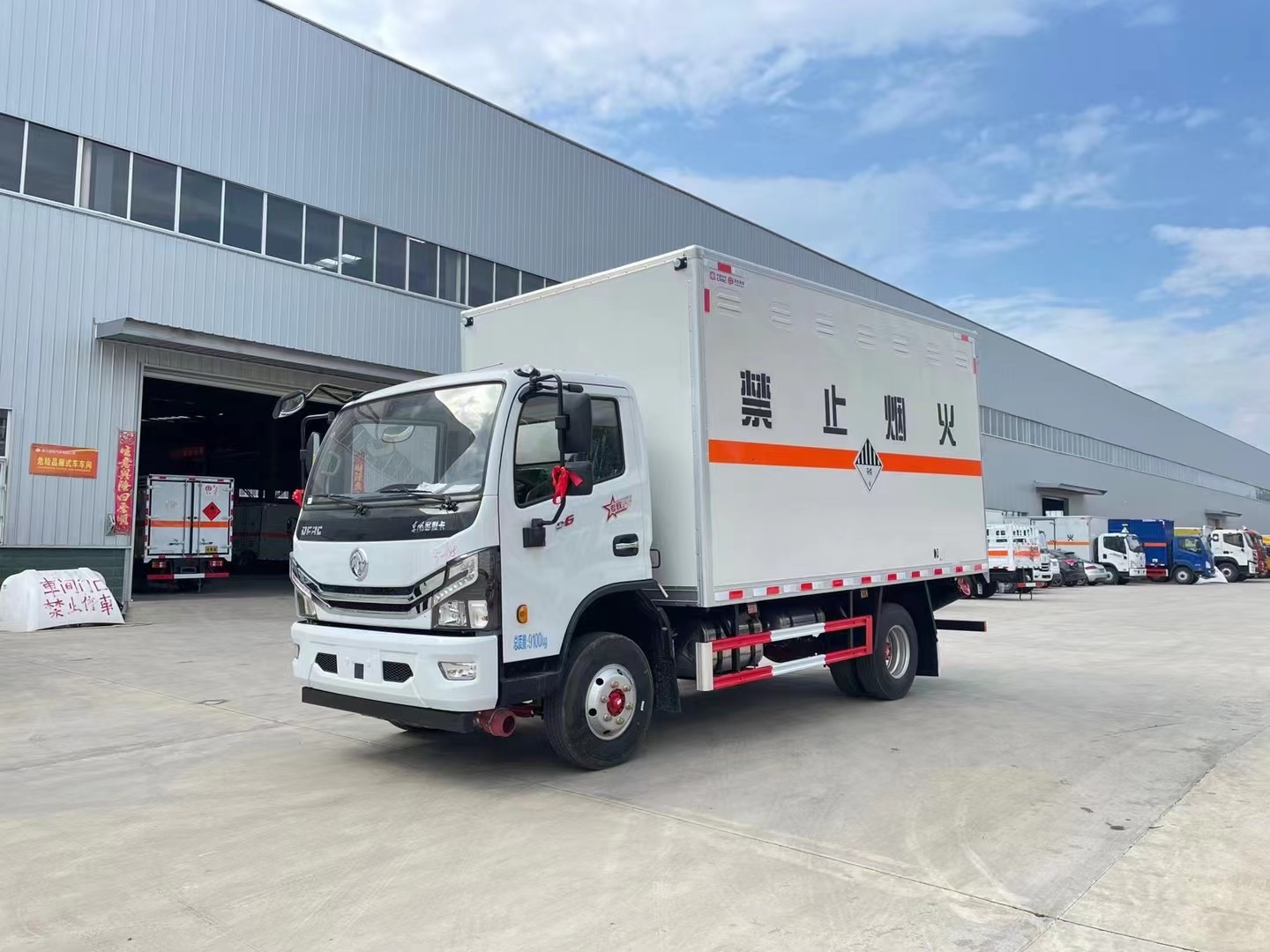 東風5噸廢礦物油運輸車