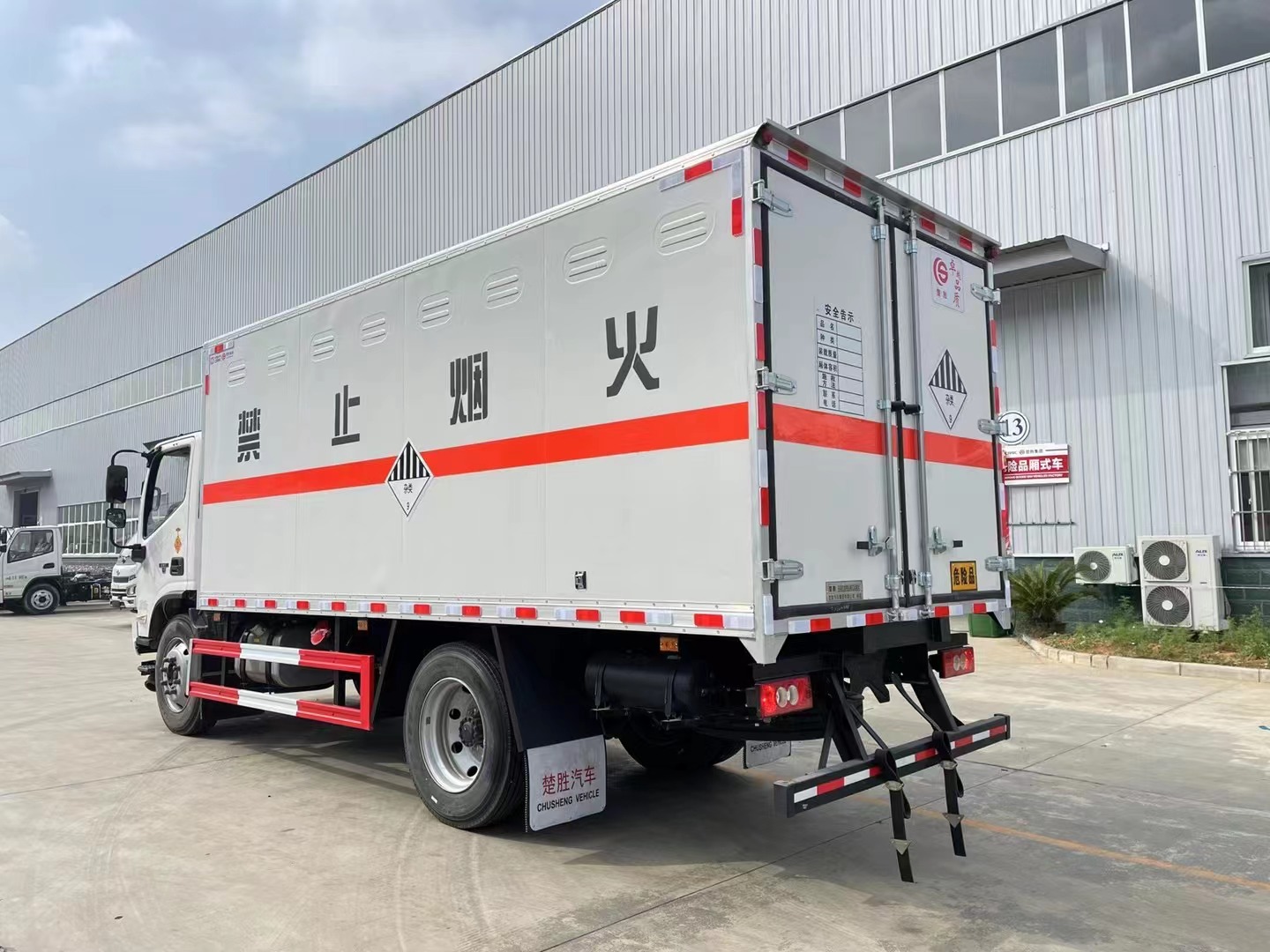 福田歐馬可8噸危險品車/廢電池專用車