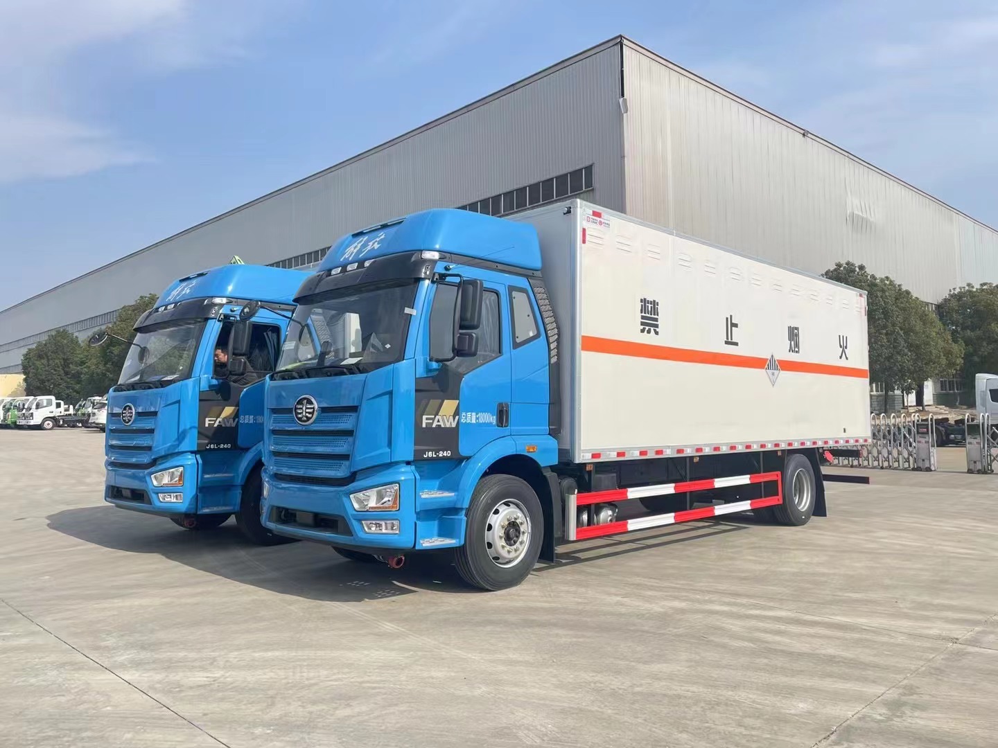 解放精致版6.8米雜項廂式車