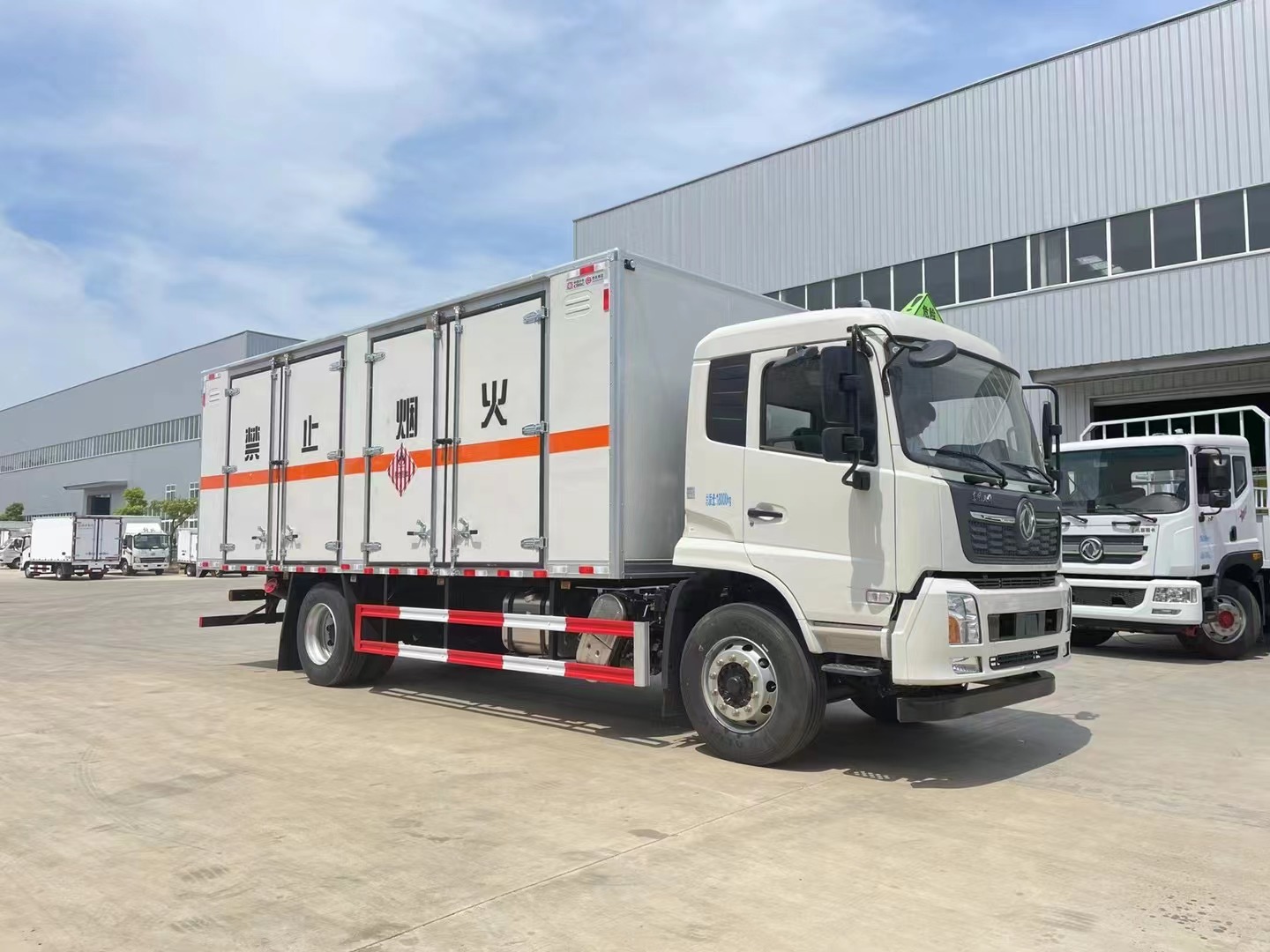 東風天錦（6.2米/6.8米）10噸易燃固體廂式運輸車