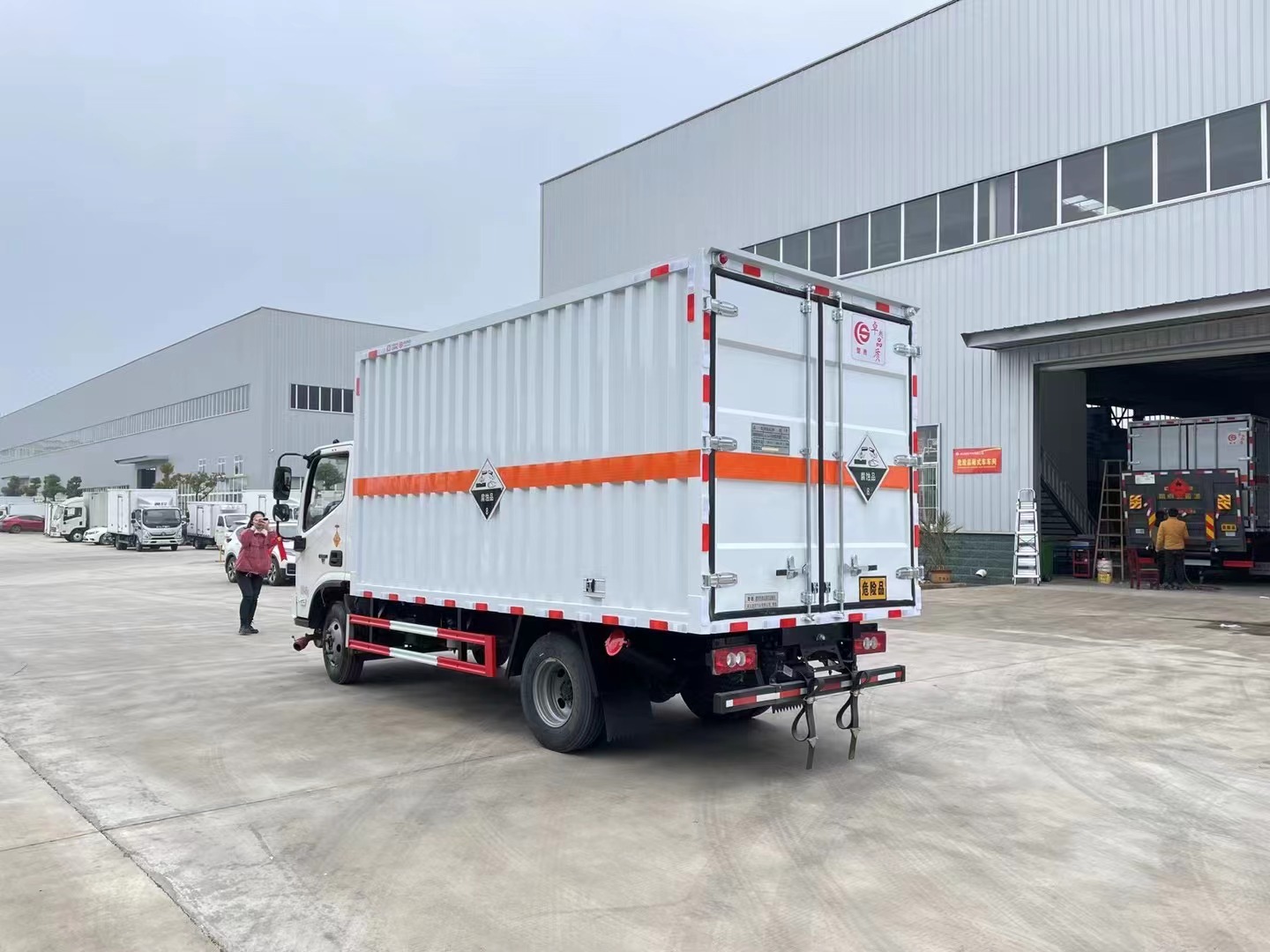 福田歐馬可4.1米藍牌腐蝕性物品廂式車