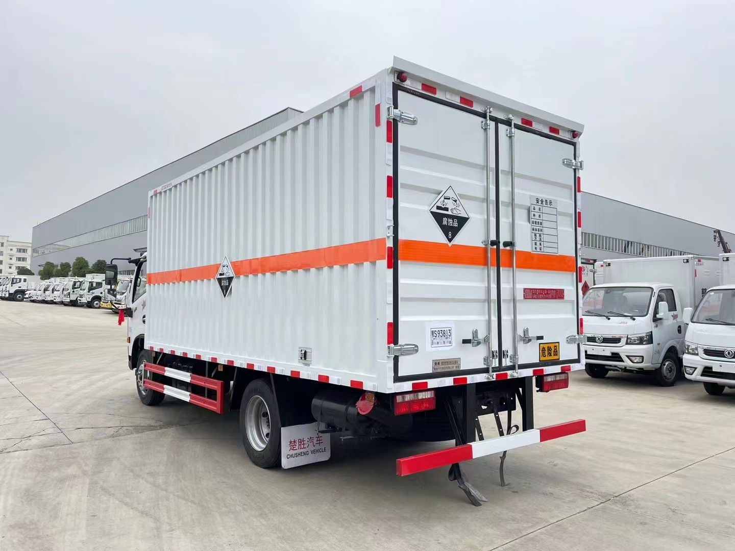 東風多利卡（5.2米）7.2噸腐蝕性物品廂式車