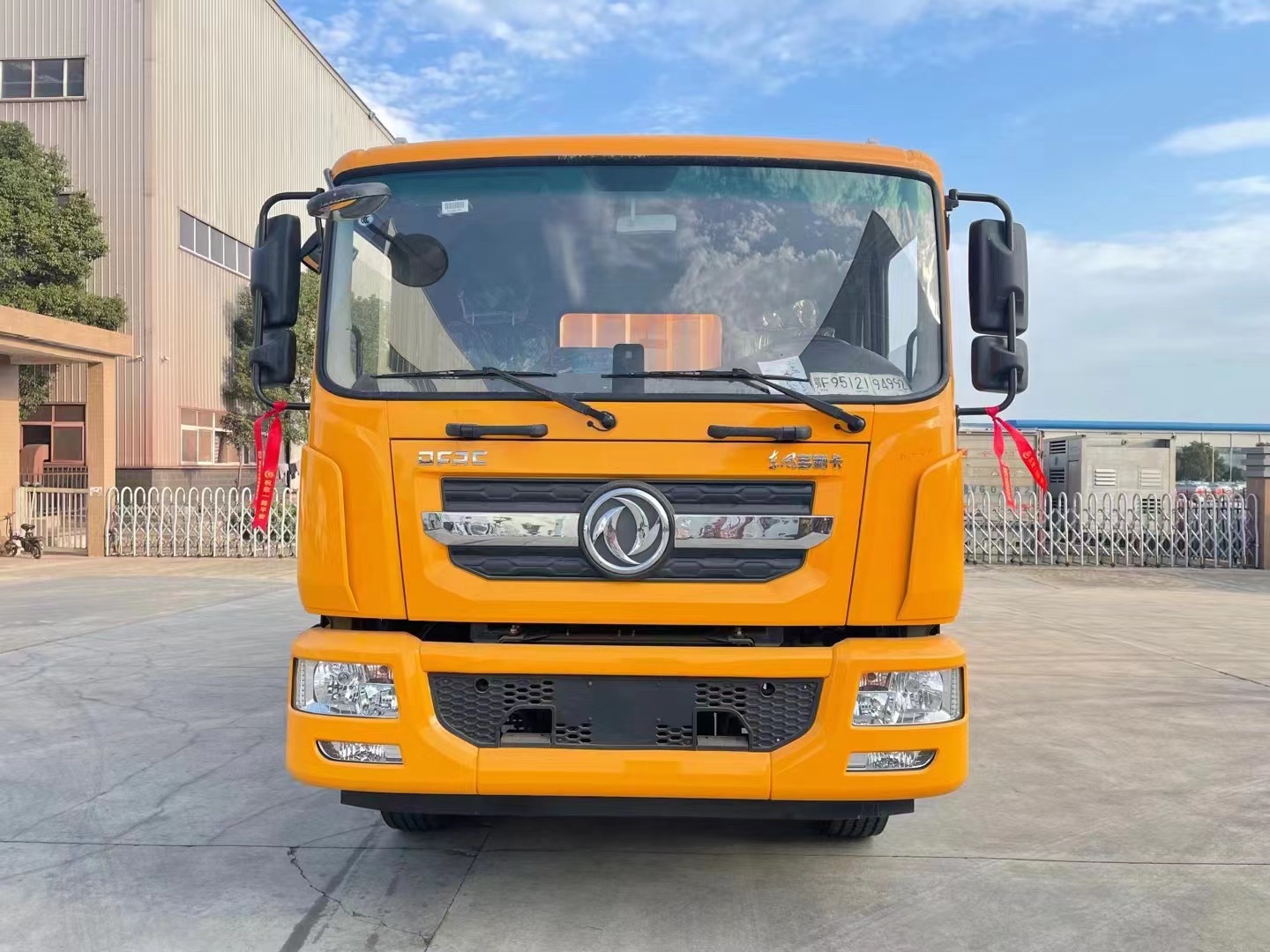 東風(fēng)多利卡7.6米氣體廂式車