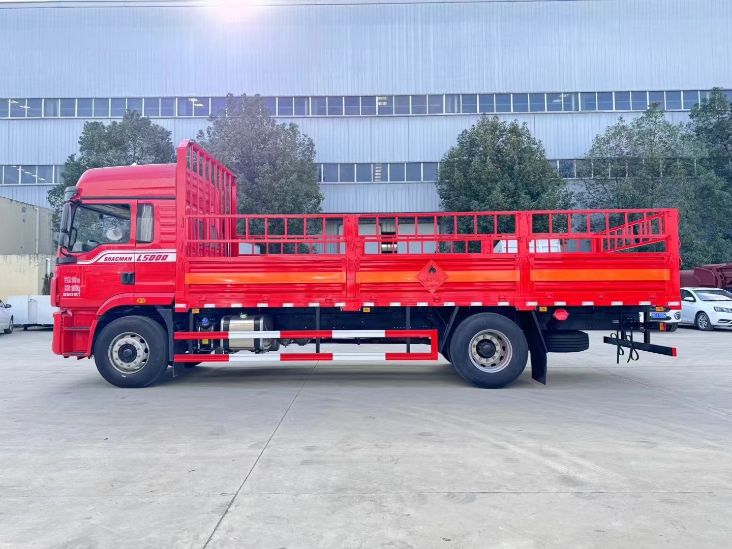 陜汽德龍6.8米氣瓶運輸車