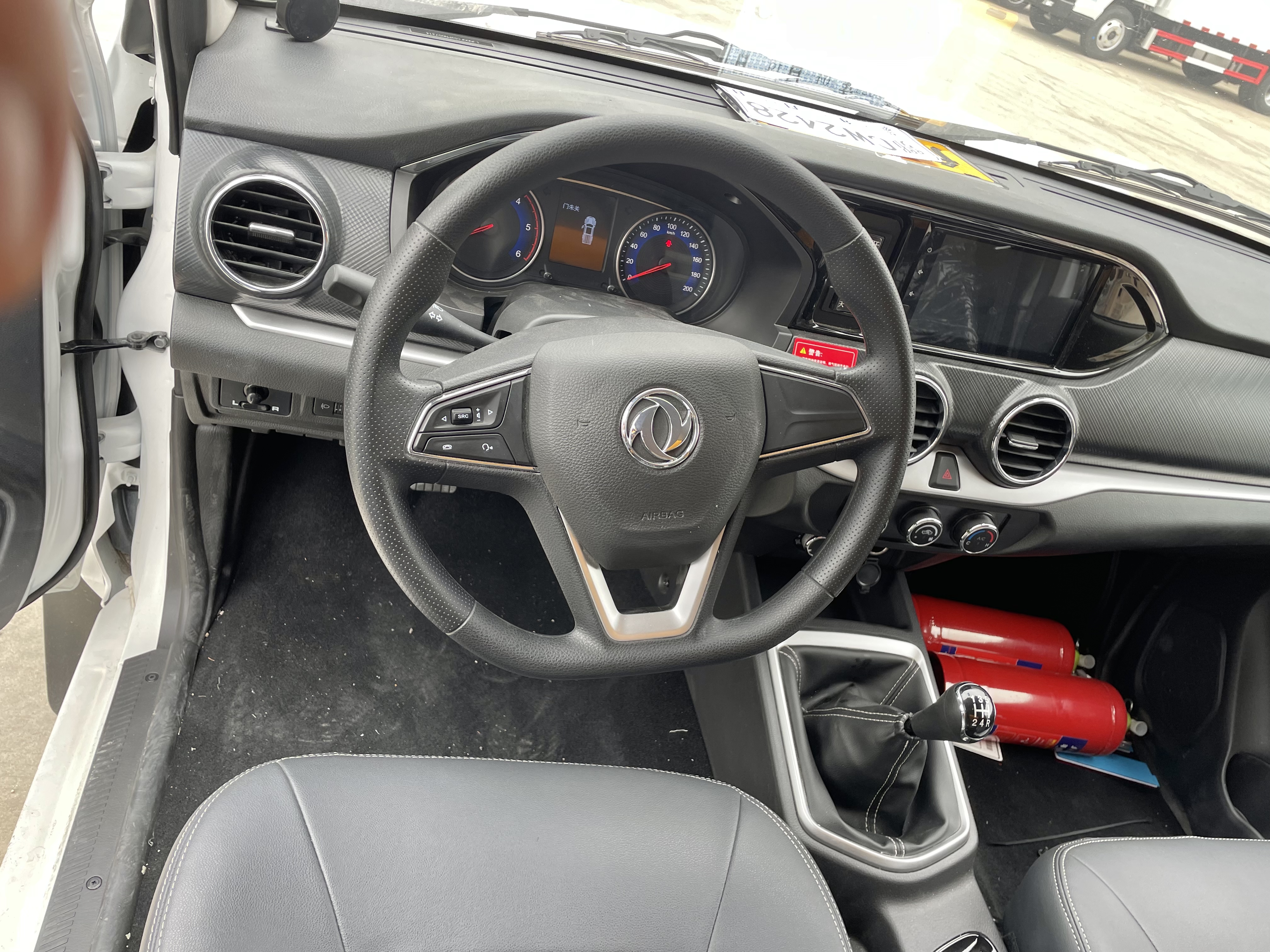 東風(fēng)日產(chǎn)四驅(qū)皮卡炸藥車