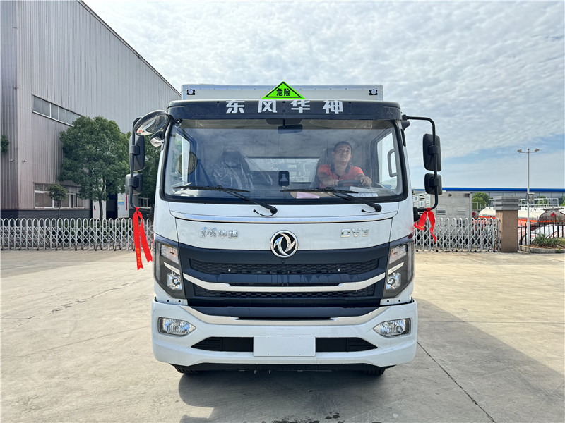 5.2米東風(fēng)華神DV3炸藥車